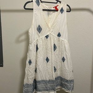Flowy summer white dress with blue detailing